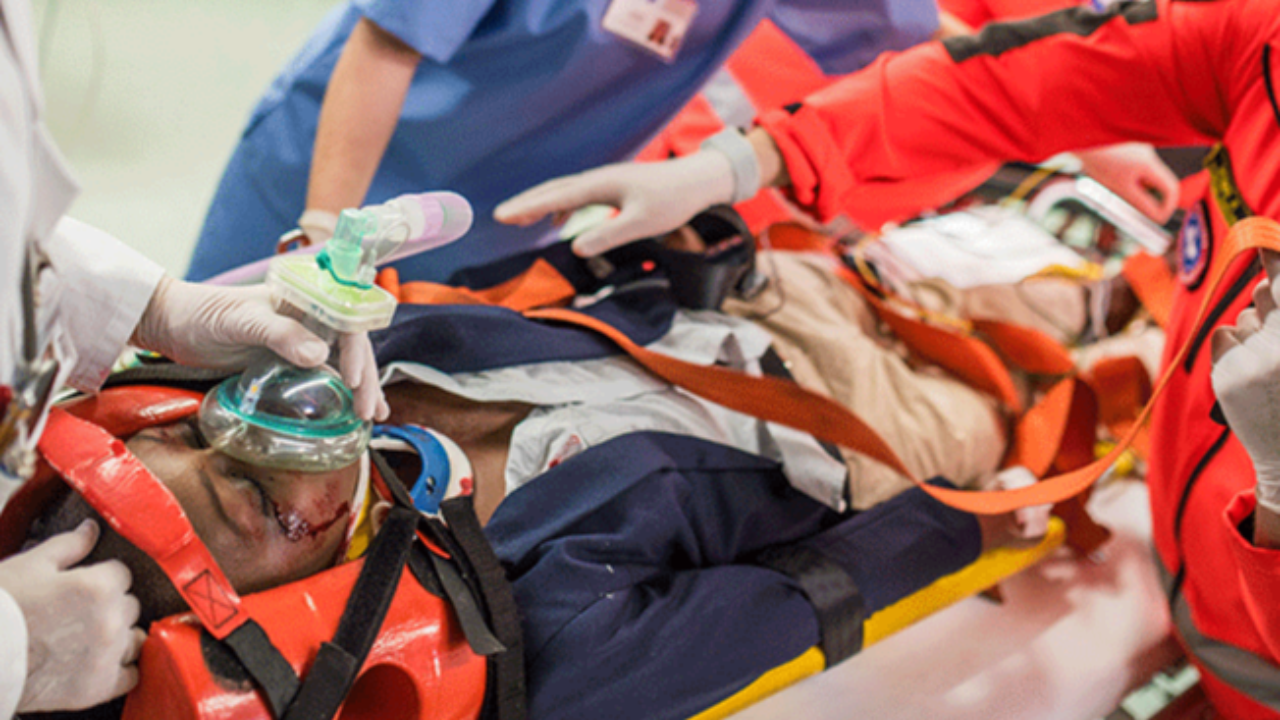 Anterior Reconstruction with Mesh Cage